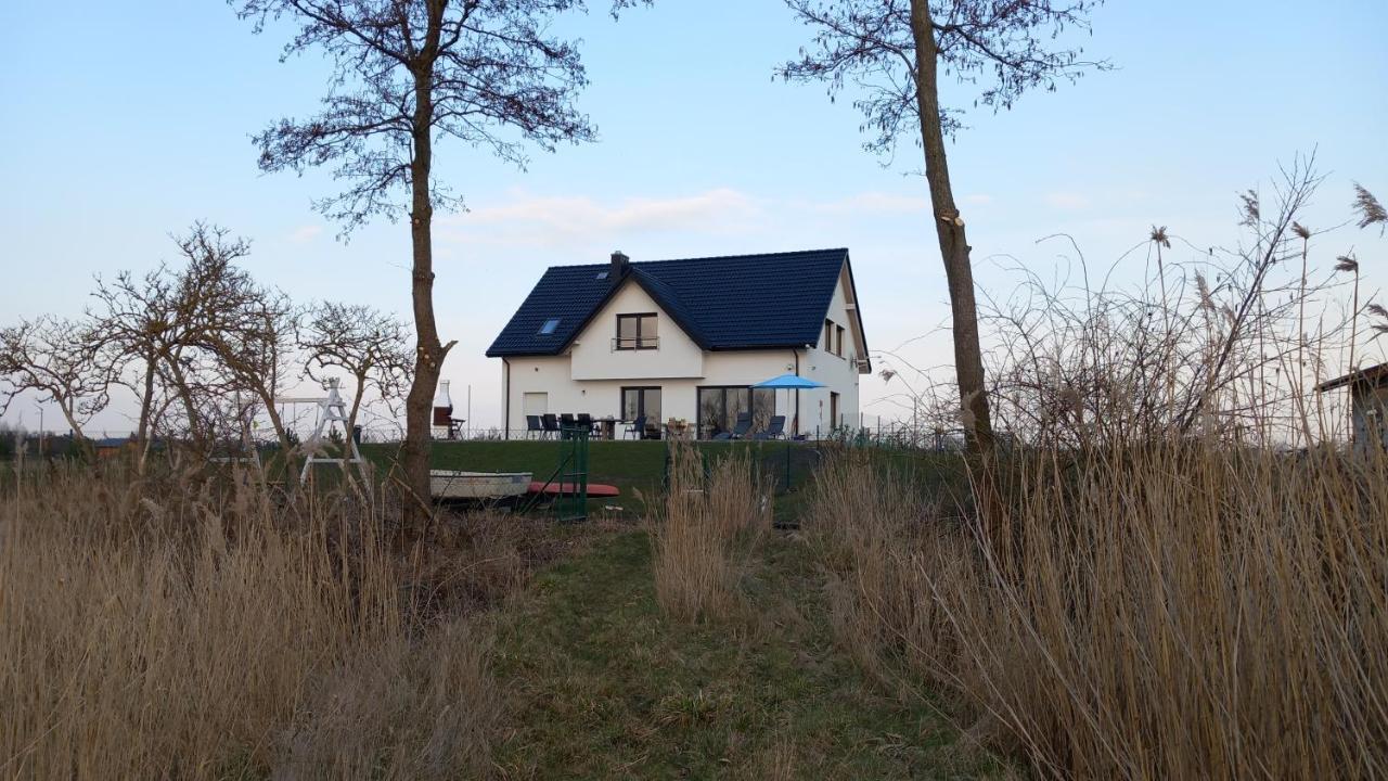 Villa Koprowo - Mit Direktem Seezugang, Sauna & Whirlpool Zastan Exterior foto