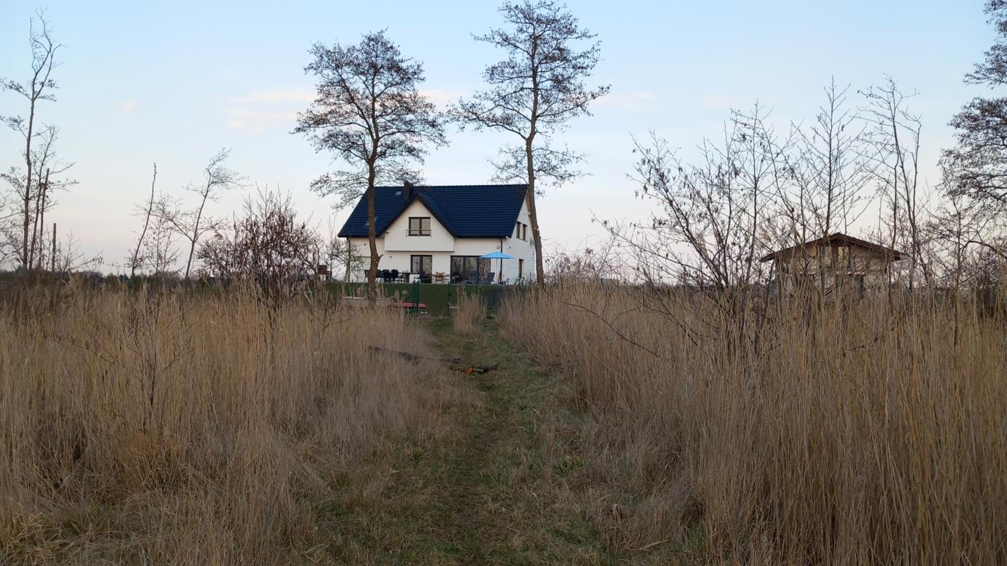 Villa Koprowo - Mit Direktem Seezugang, Sauna & Whirlpool Zastan Exterior foto