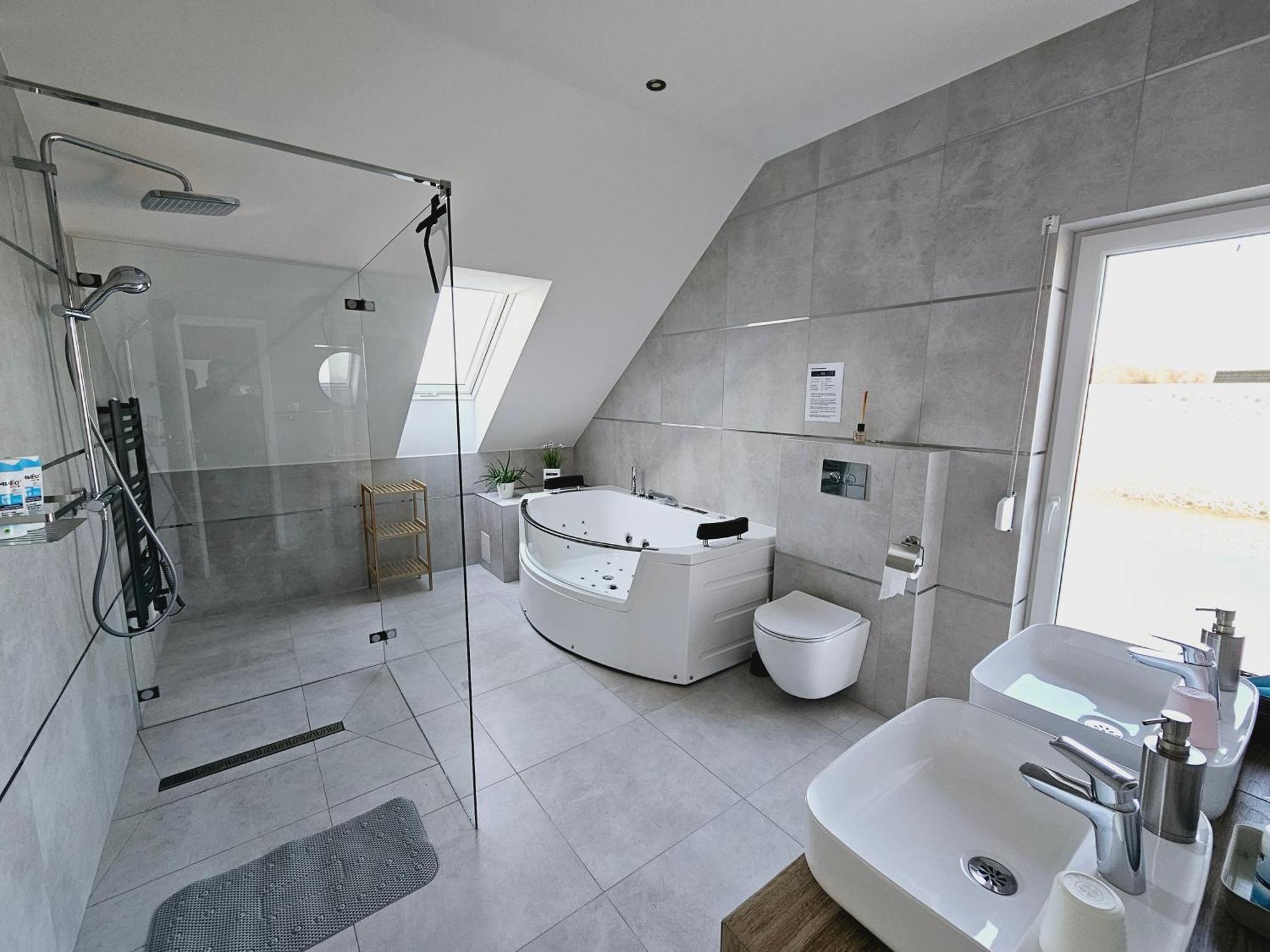 Villa Koprowo - Mit Direktem Seezugang, Sauna & Whirlpool Zastan Exterior foto